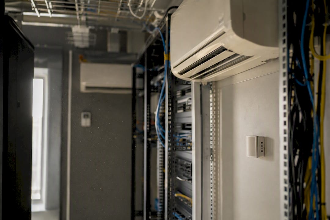 Système de refroidissement dans une salle de serveurs vide
